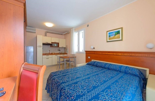 Studio, max 2 places, no balcony, 20 meters from the sea, in Viserba.
