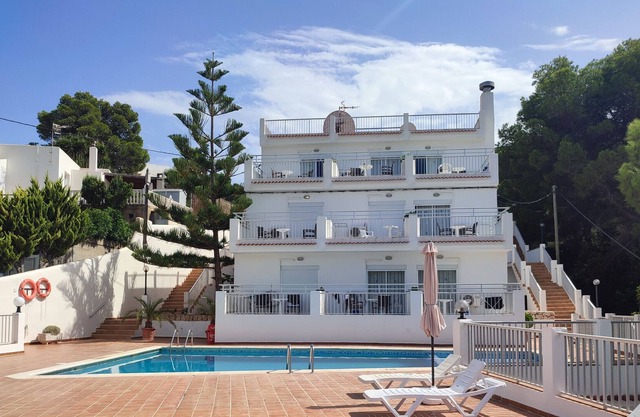 Studio next to the beach with pool view