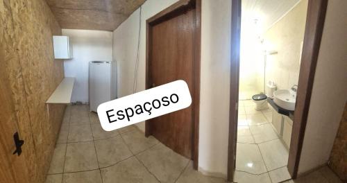 Studio na area central com ar condicionado, banheiro privado