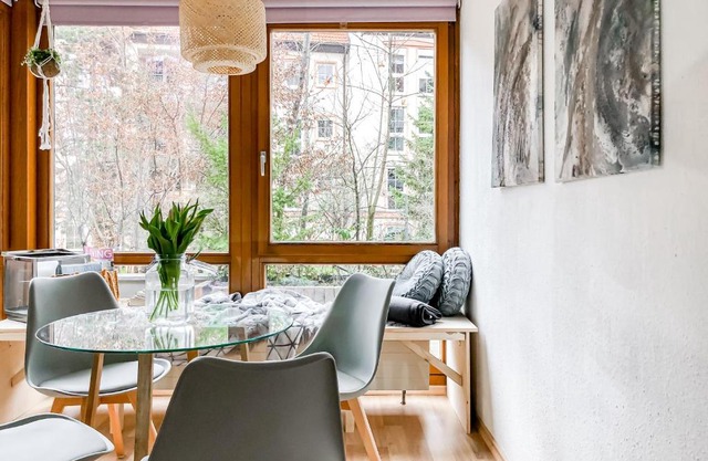 Studio near Altstadt/w Workspace, Feng-Shui & Art