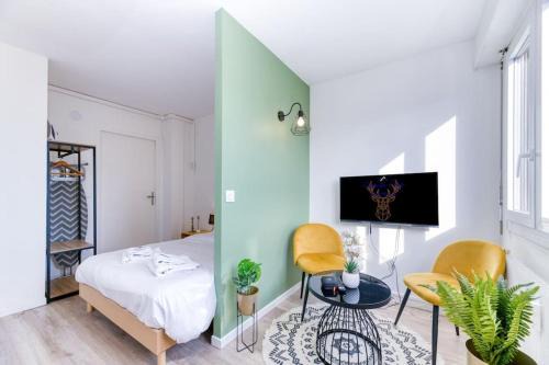 Studio parking gratuit, wifi - fibre, confort éclairé