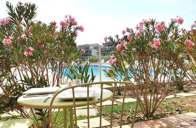 Studio Pool view #1