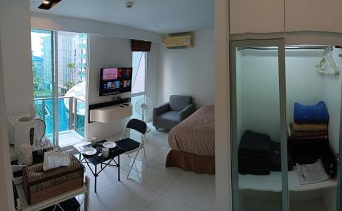 Studio-pool view - C1 CCR