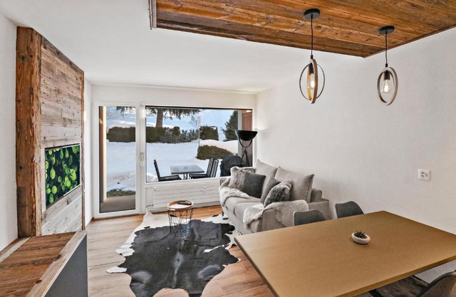 Studio rénové et chaleureux en plein centre