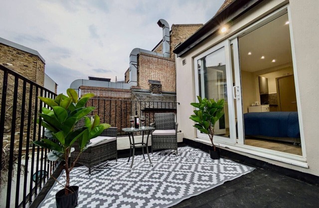Studio Retreat for Autumn Stays by Battersea Park