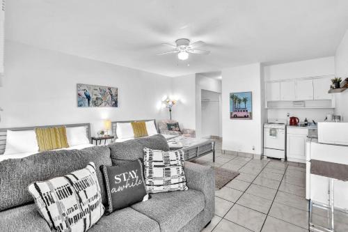 Studio Retreat With 2 Queen Beds Hollywood Blvd