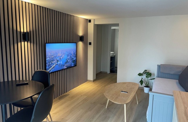 Studio-Sleeps 2-City Centre-Parking-EVCharge