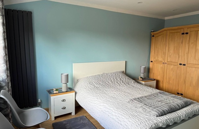 Studio- Sleeps 2- Free WiFi- Luxury Shower
