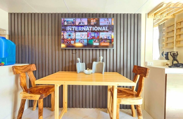 Studio - Sleeps 4 - Pets - Smoking - Wifi