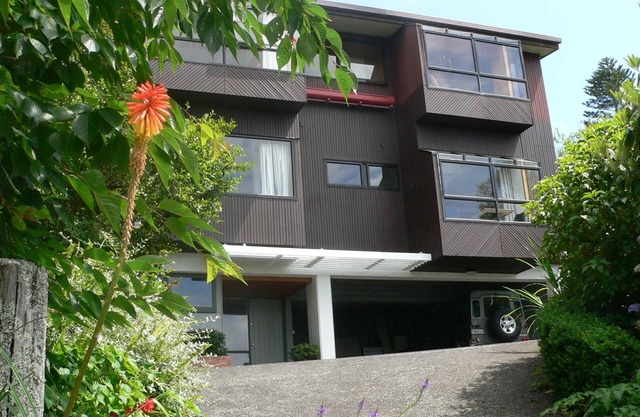 Studio Suite - Central - Hillside - Views, Landscaped Gardens, Terrace, Parking.