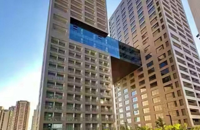 Studio Top - 31 mts - 1 space - Cond Almagah