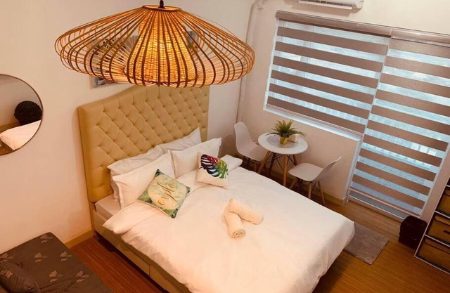Studio Unit for Staycation with Wi-Fi & Netflix near BGC, Taguig - Additional P150 per head for Pool Access