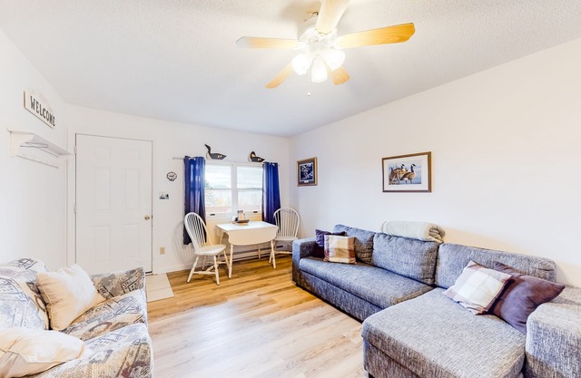 Studio w/balcony, shared dock & views of Moosehead Lake/Mt. Kineo