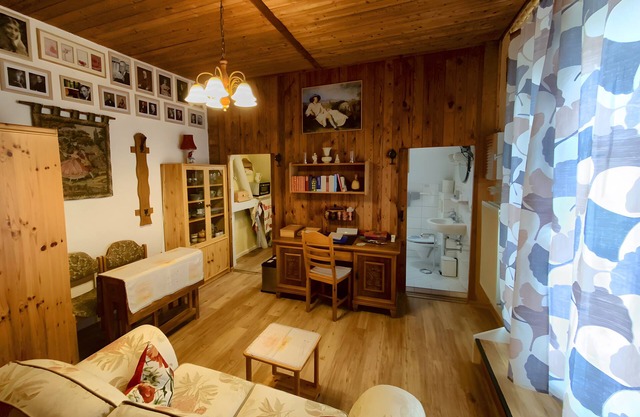 Studio 'Weltliteratur Mit Dachterrasse' with Private Terrace, Shared Garden and Wi-Fi