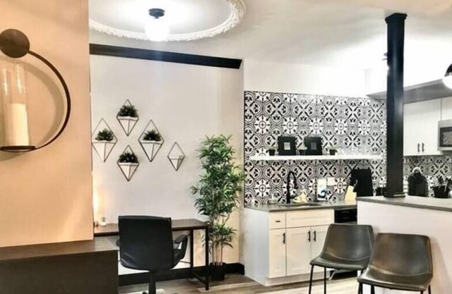 Studio with Free Parking + W&D | Mins to Forest Park