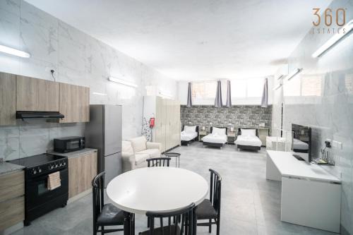 Studio with Full Kitchen & 3 Beds in Tarxien