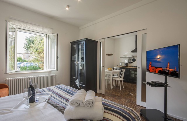 Studio with garden (2 km from the Center) - Outside the ZTL - Free Parking