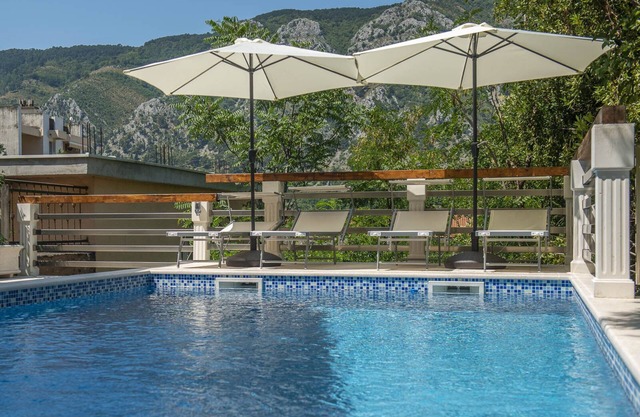 Studio With Pool Access Near Old Town Kotor