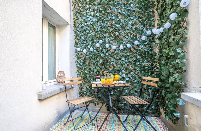 Studio with Private Terrace – Peace & Elegance in the 7th District