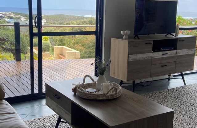 Studio with stunning ocean views. Relax and unwind as you watch the sunsets