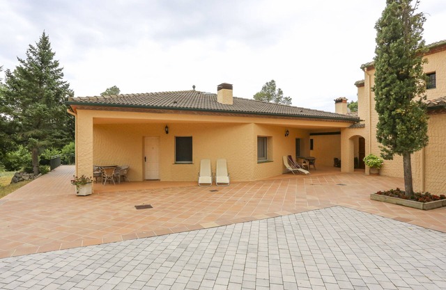 Studios 1/3 (1 Bedroom, Sleep 4)