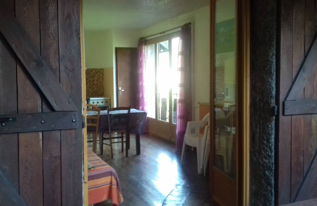 Studios in chalets with private parking.