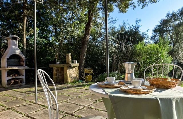 Stunning private villa for 6 people with WIFI, patio, pets allowed and parking
