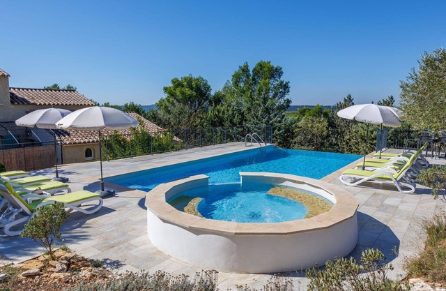 Stunning private villa with hot tub, private pool, A/C, WIFI, TV, patio and panoramic view