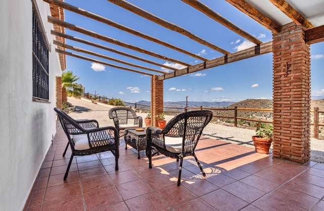Stunnig Family friendly Private Villa with Amazing views & Large Pool