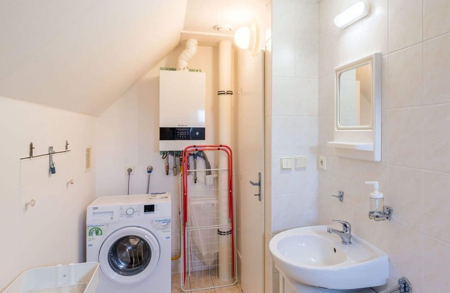 Stunning private villa for 6 guests with WIFI, pool, TV, terrace and pets allowed