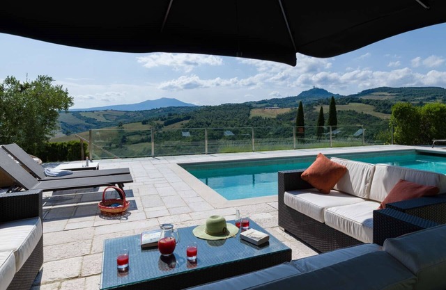 Stunning farmhouse with heated private pool