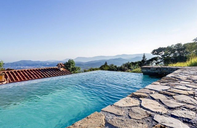 Stunning private villa for 8 people with private pool, WIFI, A/C, TV, panoramic view and parking