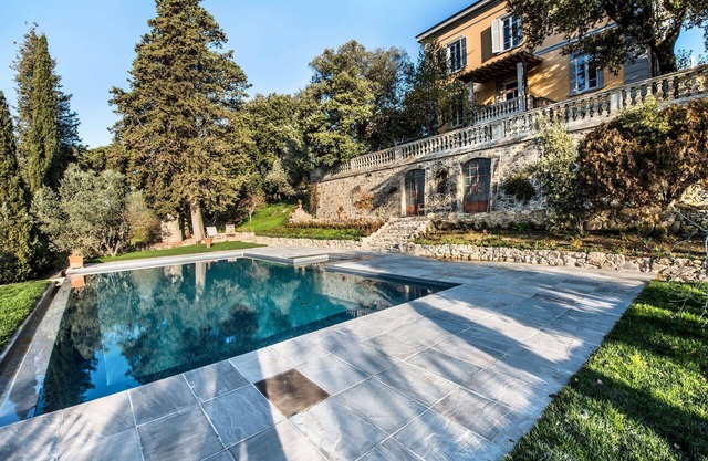 Stunning private villa with private pool, A/C, WIFI, TV, patio, pets allowed and parking