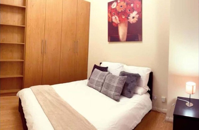 Stunning 1 Bed Chelsea Flat on Iconic Kings Road