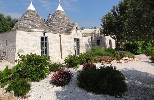 Stunning 1 bed trullo with private swimming pool & WiFi in the countryside