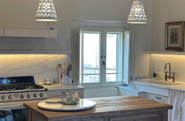 Stunning 1-Bedroom Penthouse with Panoramic Views, WiFi & AC in Enchanting Todi