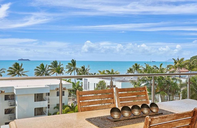 Stunning 2-3 Bed Penthouse Glorious Ocean Views