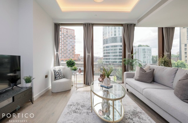 Stunning 2-bed Apt with pool in Nine Elms