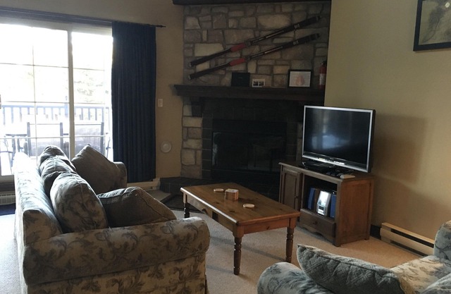 Stunning 2 bed Condo in Les Manoirs