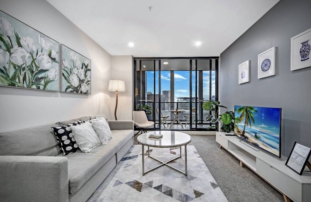 Stunning 2 BR Apt in super convenient location
