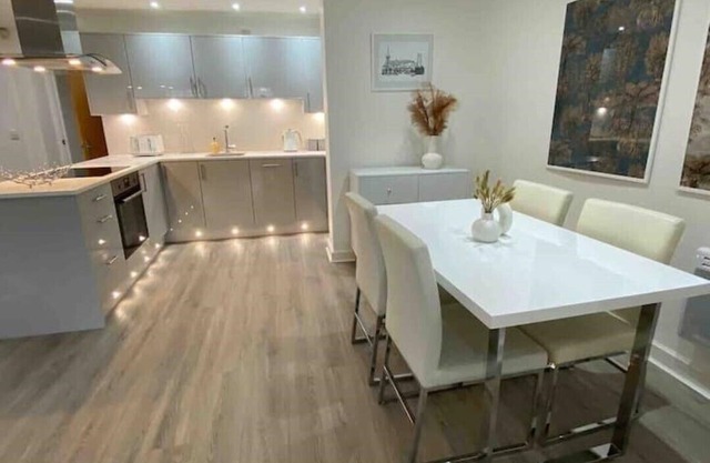 Stunning 2 Bedroom Apartment in heart of Stratford RSC packages available