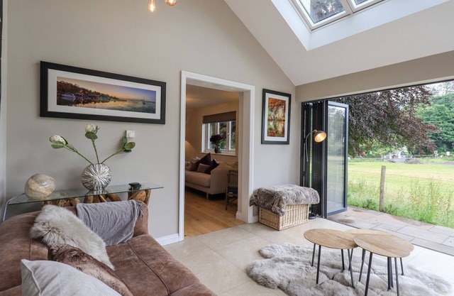 Stunning - 2 mins Lake Windermere - 4 bedrooms (1 downstairs), 3 bathrooms