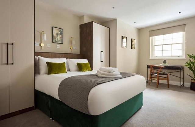 Stunning 2BR Serviced Apartments 8 minutes away from Chancery Lane Station