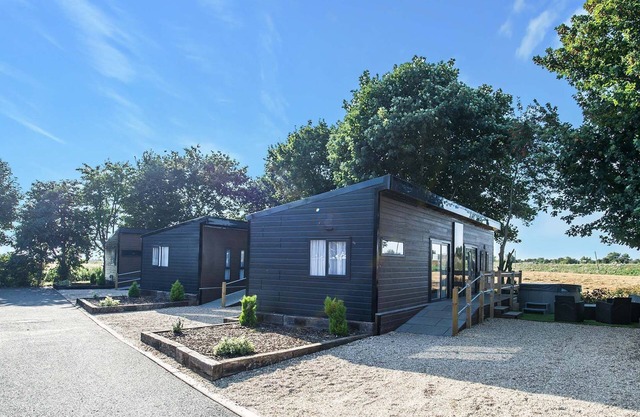 Stunning 3 bed lodge with hot tub - Metheringham