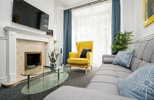 Stunning 3 bedroom house close to the stadium