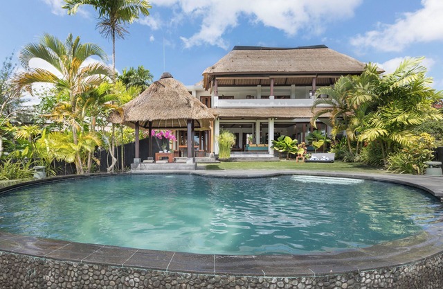 Stunning, 3-Bedroom Villa in Balangan