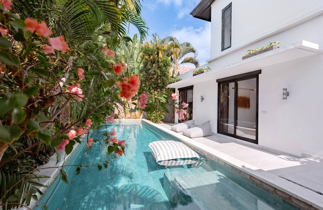 Stunning 3 Bedroom Villa in The Heart of Bingin, Walk to the Beach!