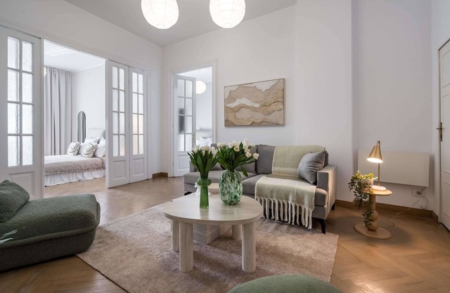 Stunning 3BR - Balcony Overlooking Calea Victoriei