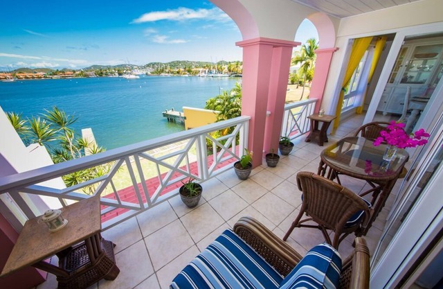 Stunning 3BR Harbour waterfront