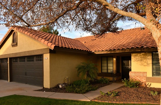 Stunning 4 bdr (2 Masters) sleeps 11+ single story w/Pool in Val Vista Lakes